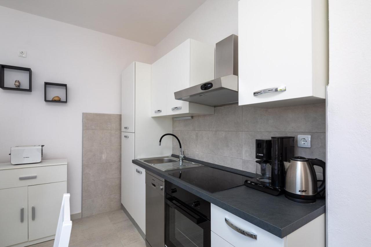 Apartments 20 Meters From The Beach เยเซนิเซ ภายนอก รูปภาพ
