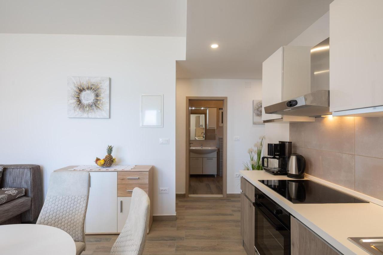 Apartments 20 Meters From The Beach เยเซนิเซ ภายนอก รูปภาพ